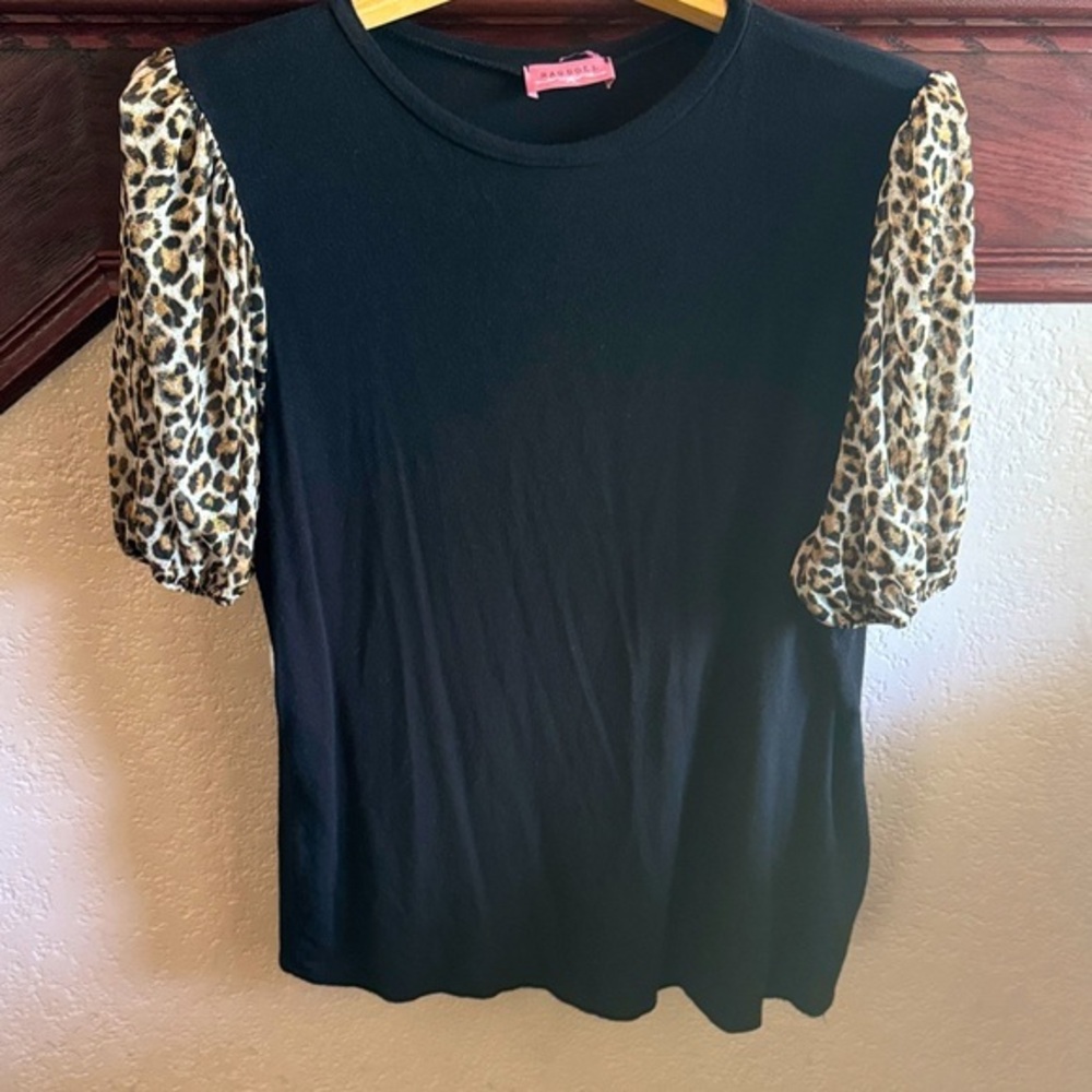Ragdoll Women’s XL Soft Black Tee with Leopard Print Sheer Puff Sleeves Blouse